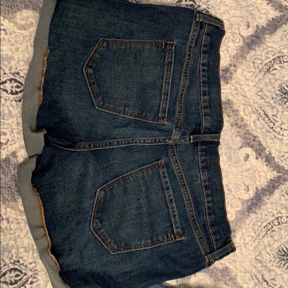 Size 10 Old Navy Shorts - Picture 2 of 4